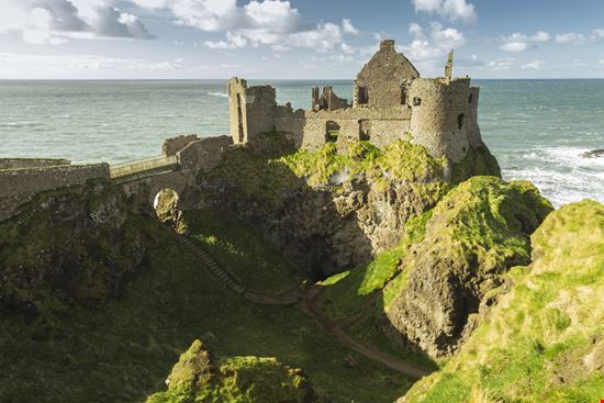Castello di Dunluce Castello di Dunluce Atmosphere1 - Shutterstock.com 