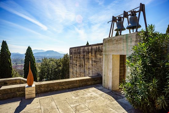 Cimiteri di Guerra Cimiteri di Guerra 1234zoom - Shutterstock.com 