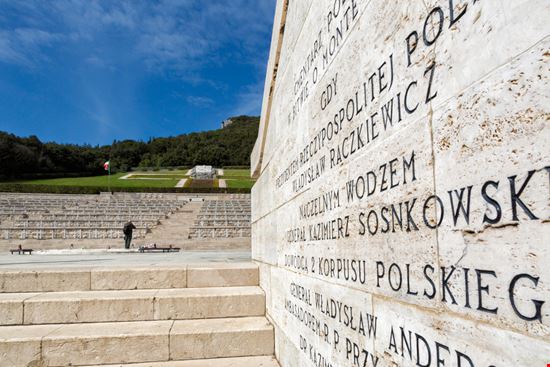 Cimiteri di Guerra Cimiteri di Guerra Francesca Sciarra / Shutterstock.com 