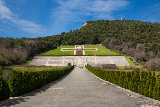 Cimiteri di Guerra Cimiteri di Guerra Francesca Sciarra / Shutterstock.com 