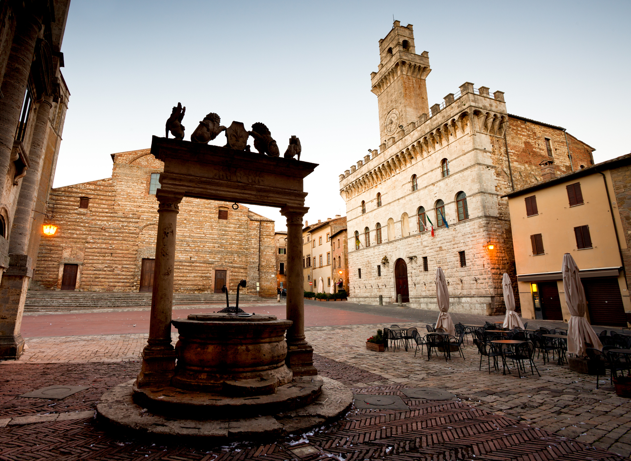 Il borgo a forma di S è uno dei più belli e famosi per un weekend d'autunno in Toscana