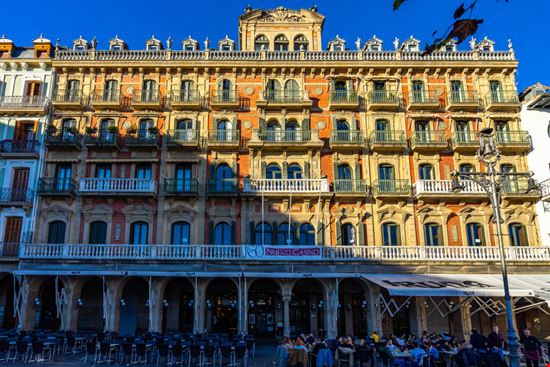 Café Iruña Café Iruña Francesco Bonino - Shutterstock.com 