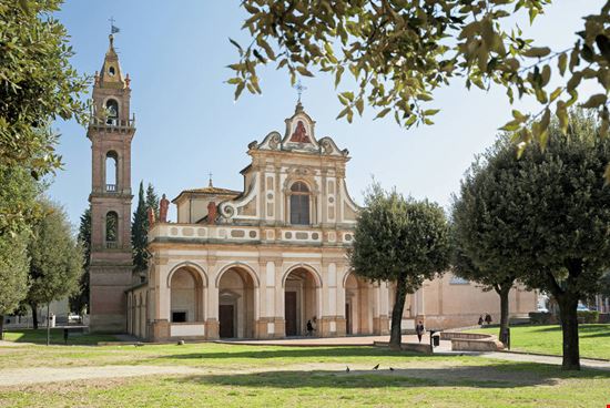 Santuario di Santa Verdiana Santuario di Santa Verdiana zummolo - Shutterstock.com zummolo