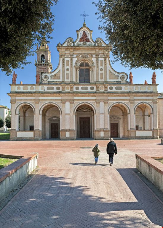 Santuario di Santa Verdiana Santuario di Santa Verdiana zummolo - Shutterstock.com zummolo