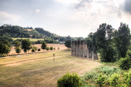Acquedotto romano Acquedotto romano nicolasdecorte - Shutterstock.com 