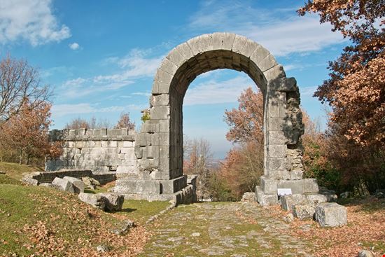 Carsulae Carsulae flaviano fabrizi - Shutterstock.com 