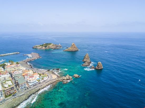 Aci Trezza Aci Trezza Wead - Shutterstock.com 