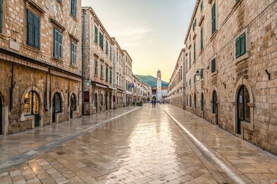 Stradun Stradun K. Roy Zerloch - Shutterstock.com 