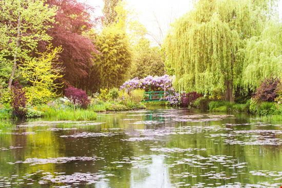 Giverny Giverny Oleg Bakhirev - Shutterstock.com 