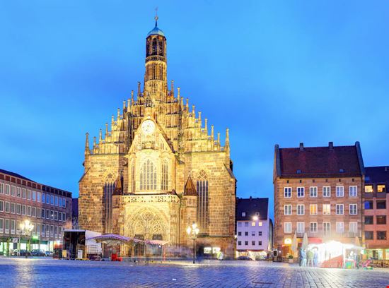 Hauptmarkt Hauptmarkt TTstudio - Shutterstock.com 
