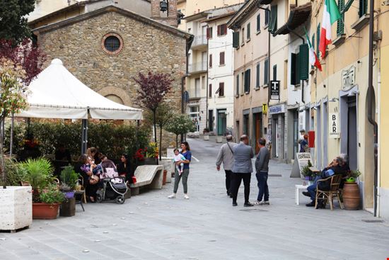 Gambassi Terme Gambassi Terme Mikadun / Shutterstock.com 