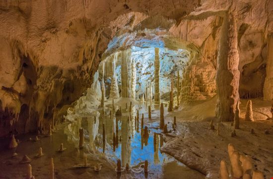 Grotte di Frasassi  Grotte di Frasassi ValerioMei / Shutterstock.com 