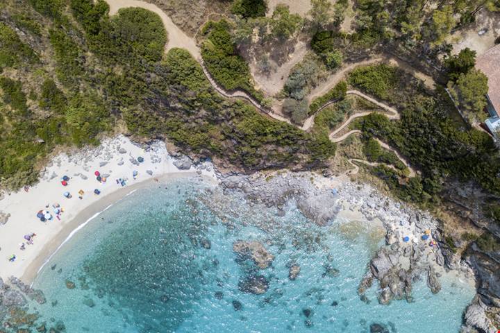 Tra santuari e antichi conventi la perla del Tirreno ti regalerà una perfetta vacanza di mare a giugno