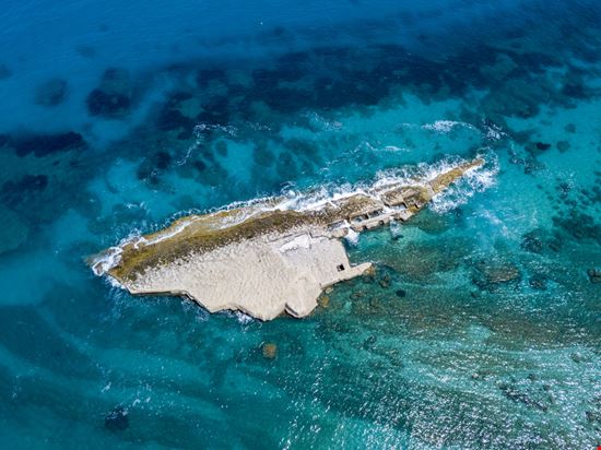 Spiaggia di S. Irene e Scoglio della Galera Spiaggia di S. Irene e Scoglio della Galera Naeblys - Shutterstock.com 