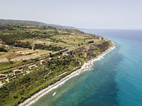 Spiaggia di S. Irene e Scoglio della Galera Spiaggia di S. Irene e Scoglio della Galera Naeblys - Shutterstock.com 