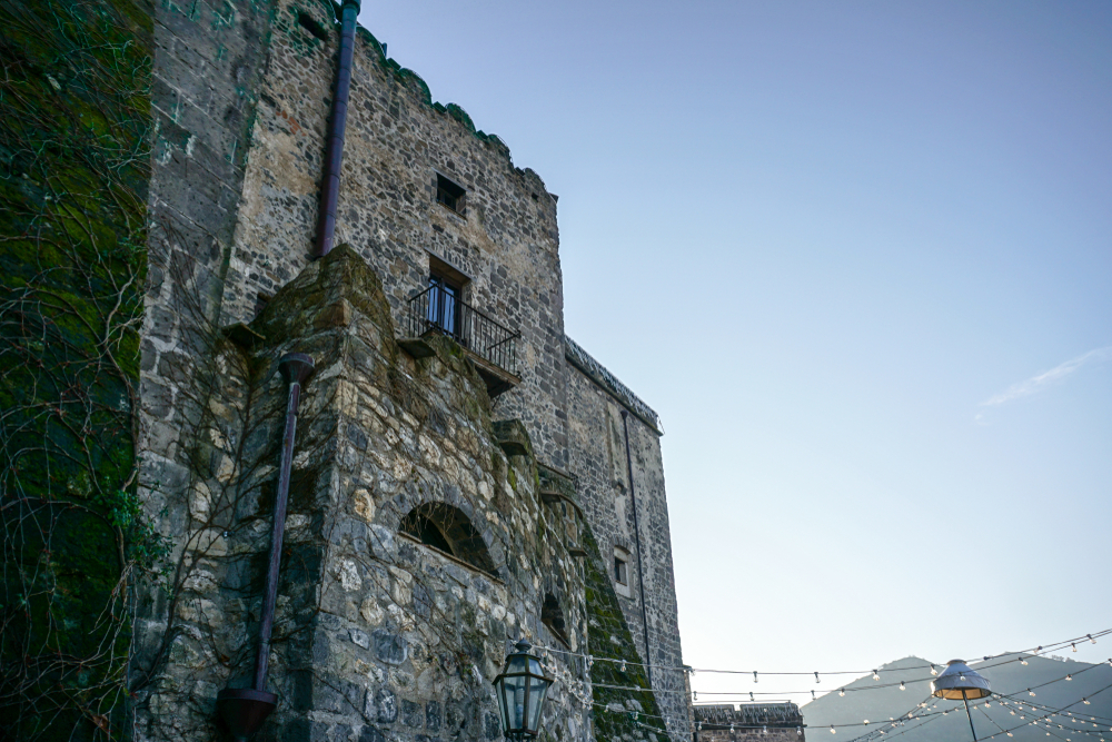 Il castello delle favole esiste davvero ed è in provincia di Benevento: tra le sue mura il tempo si è fermato, e pare di rivivere atmosfere lontane