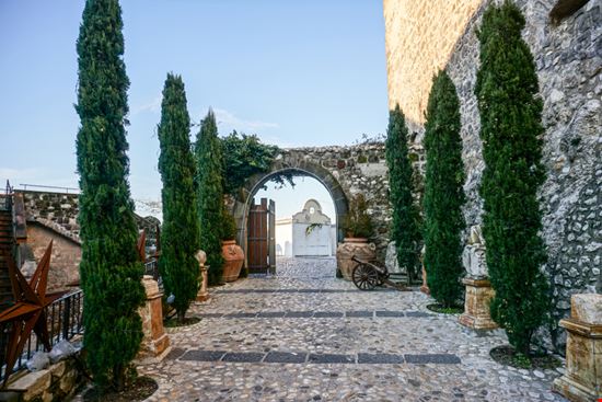 Castello di Limatola Castello di Limatola AlexanderM UK - Shutterstock.com 