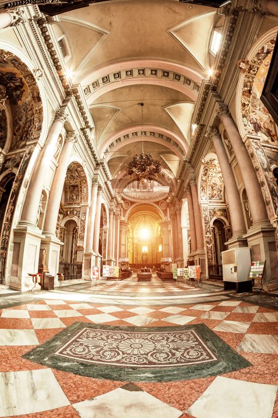 Basilica di San Gaudenzio Basilica di San Gaudenzio Dizfoto / Shutterstock.com 