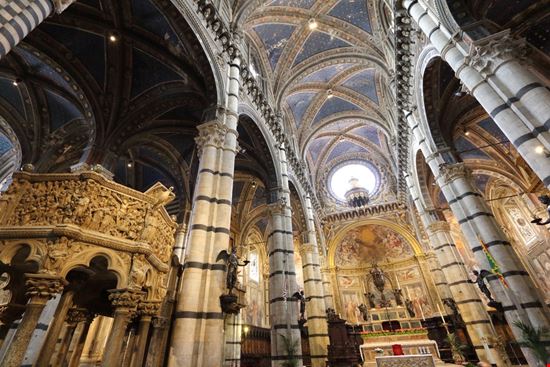 Cattedrale di Santa Maria Assunta  Cattedrale di Santa Maria Assunta  Tupungato / Shutterstock.com 
