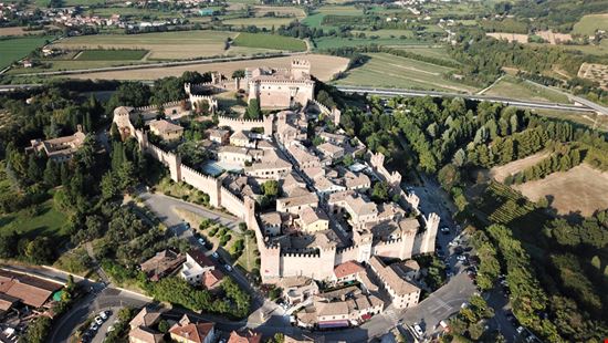 Gradara Gradara Shutterstock.com 