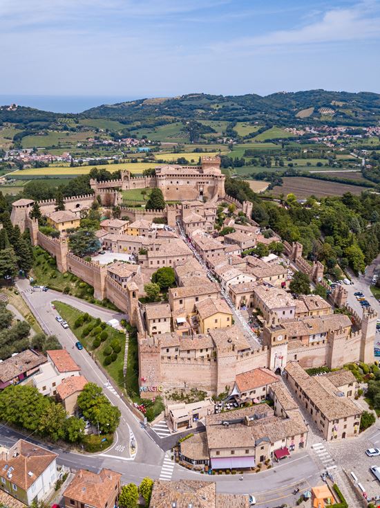 Gradara Gradara Shutterstock.com 