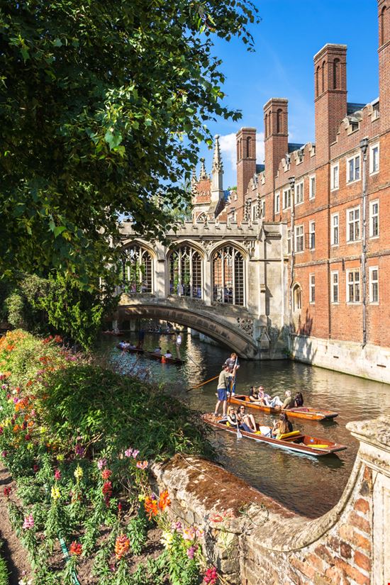 Bridge of Sighs Bridge of Sighs Premier Photo / Shutterstock.com 