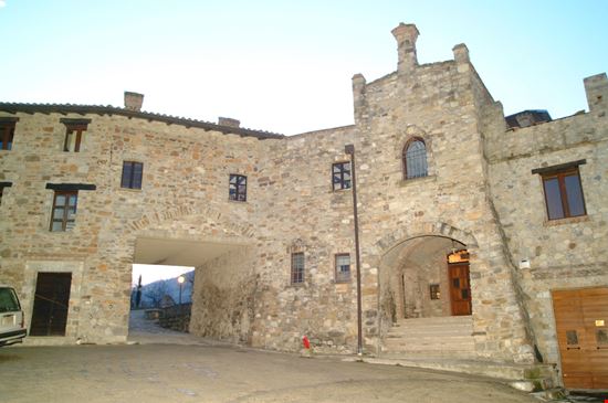 Votigno di Canossa La Casa del Tibet D-VISIONS - Shutterstock.com 