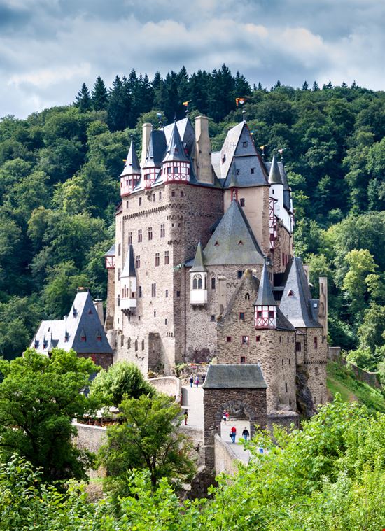Castello di Eltz Il castello delle favole in Germania Shutterstock.com 
