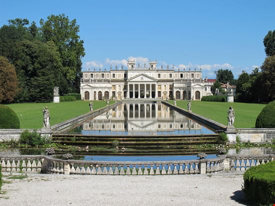 Villa Pisani Villa Pisani cristalvi - Shutterstock.com 