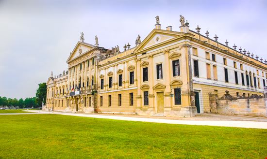 Villa Pisani La Nazionale Luca Lorenzelli / Shutterstock.com 