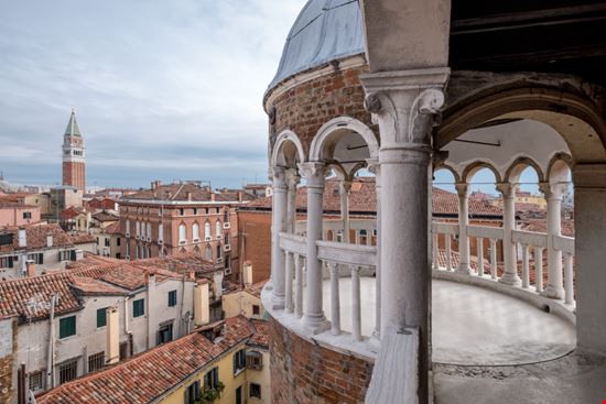 Venezia Scala Contarini del Bovolo Lois GoBe / Shutterstock.com 