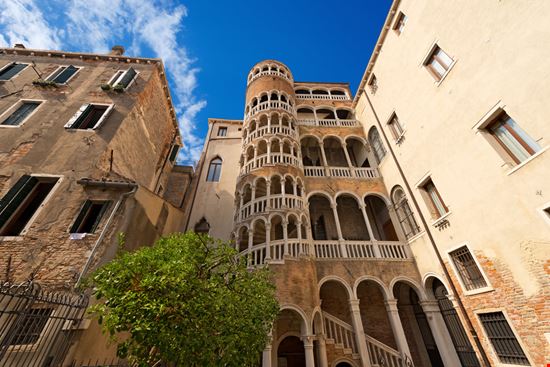 Venezia Scala Contarini del Bovolo Alberto Masnovo - Shutterstock.com 