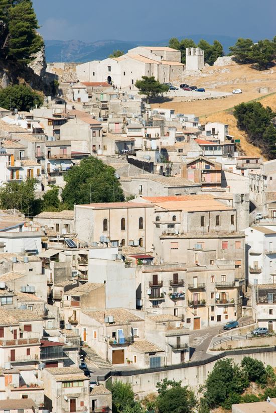 Caltabellotta Cattedrale ollirg - Shutterstock.com 