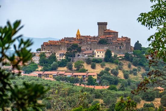 Capalbio Borgo antico  oltrelautostrada - Shutterstock.com 