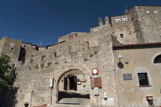 Capalbio Borgo antico  Claudio Giovanni Colombo / Shutterstock.com 