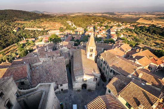 Capalbio Borgo antico  pointbreak - Shutterstock.com 