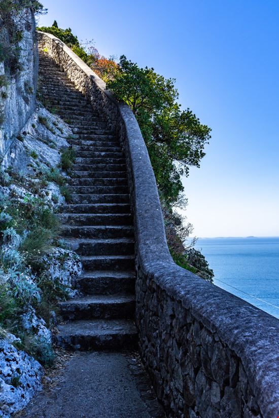 Anacapri Scala Fenicia Francesco Bonino - Shutterstock.com 