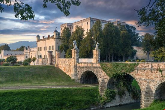 Castello del Catajo Il castello dei Colli Euganei Marcoss / Shutterstock.com 