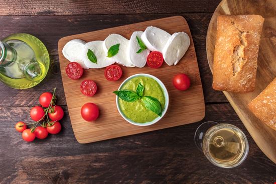 Mozzarella Mozzarella Plateresca - Shutterstock.com 
