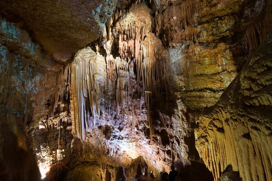 Grotta di Baredine Grotta di Baredine Robert Hoetink - Shutterstock.com 
