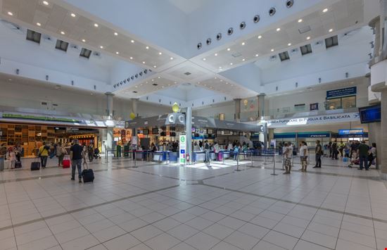 Aeroporto Aeroporto posztos / Shutterstock.com 
