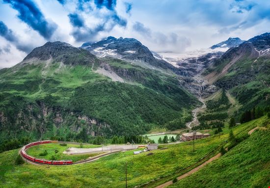 Jungfraubahnen Jungfraubahnen michelangeloop - Shutterstock.com 