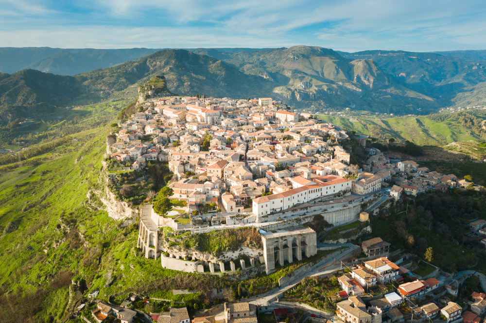Un'accoglienza senza precedenti in questi 6 borghi da bandiera arancione della Calabria che sapranno come renderti felice