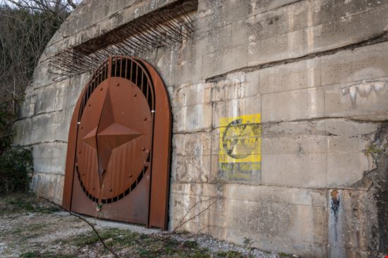 Gallerie e Bunker antiatomici Gallerie e Bunker antiatomici Claudio Pardo - Shutterstock.com 