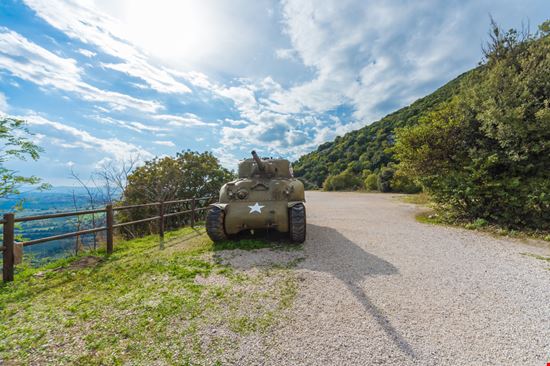Gallerie e Bunker antiatomici Gallerie e Bunker antiatomici ValerioMei - Shutterstock.com 
