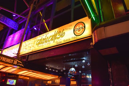 Reeperbahn Reeperbahn Authentic travel / Shutterstock.com 
