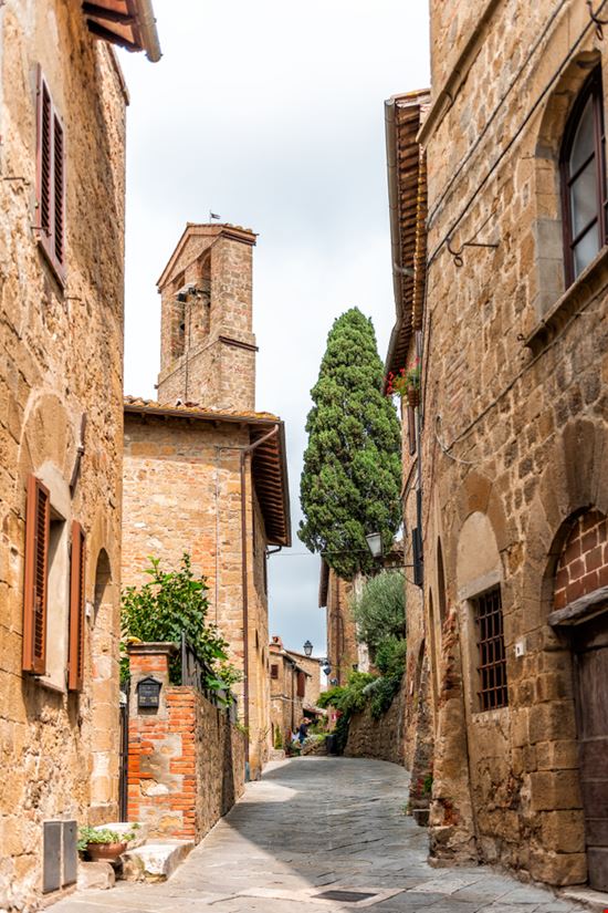 Monticchiello Monticchiello Kristi Blokhin - Shutterstock.com 