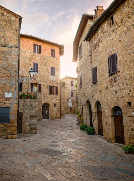 Monticchiello Monticchiello Jan Cattaneo - Shutterstock.com 