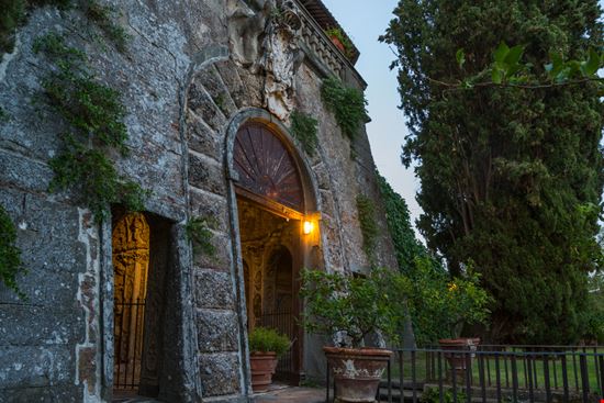 Castello di Montegufoni Castello di Montegufoni jjmillan - Shutterstock.com 