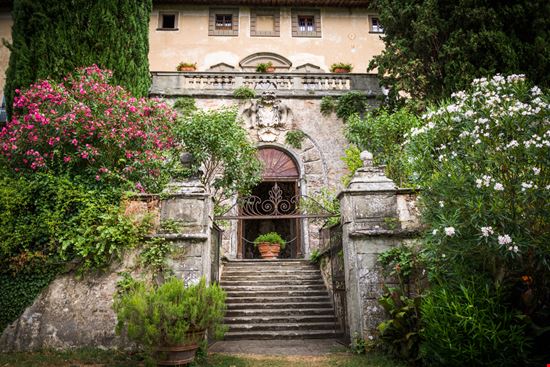 Castello di Montegufoni Castello di Montegufoni jjmillan - Shutterstock.com 
